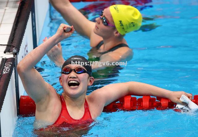 瓦努阿图选手夺得女子4x100米自由泳接力银牌